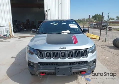 2025 Jeep Compass Trailhawk 4X4 z USA, uszkodzony, nr VIN 3C4NJDDN7ST594866